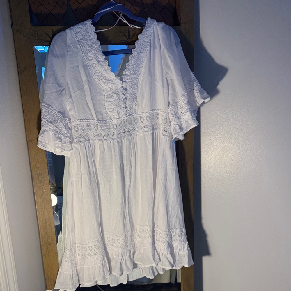 Bluivy White Lace Detail Garment